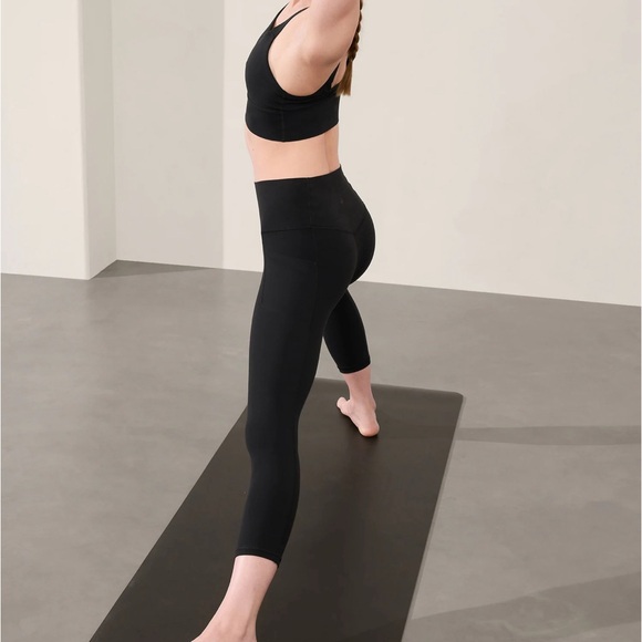 Athleta Salutation Stash High Rise Capri Black, Med, NWT* With Pockets *Petite* - Picture 1 of 10
